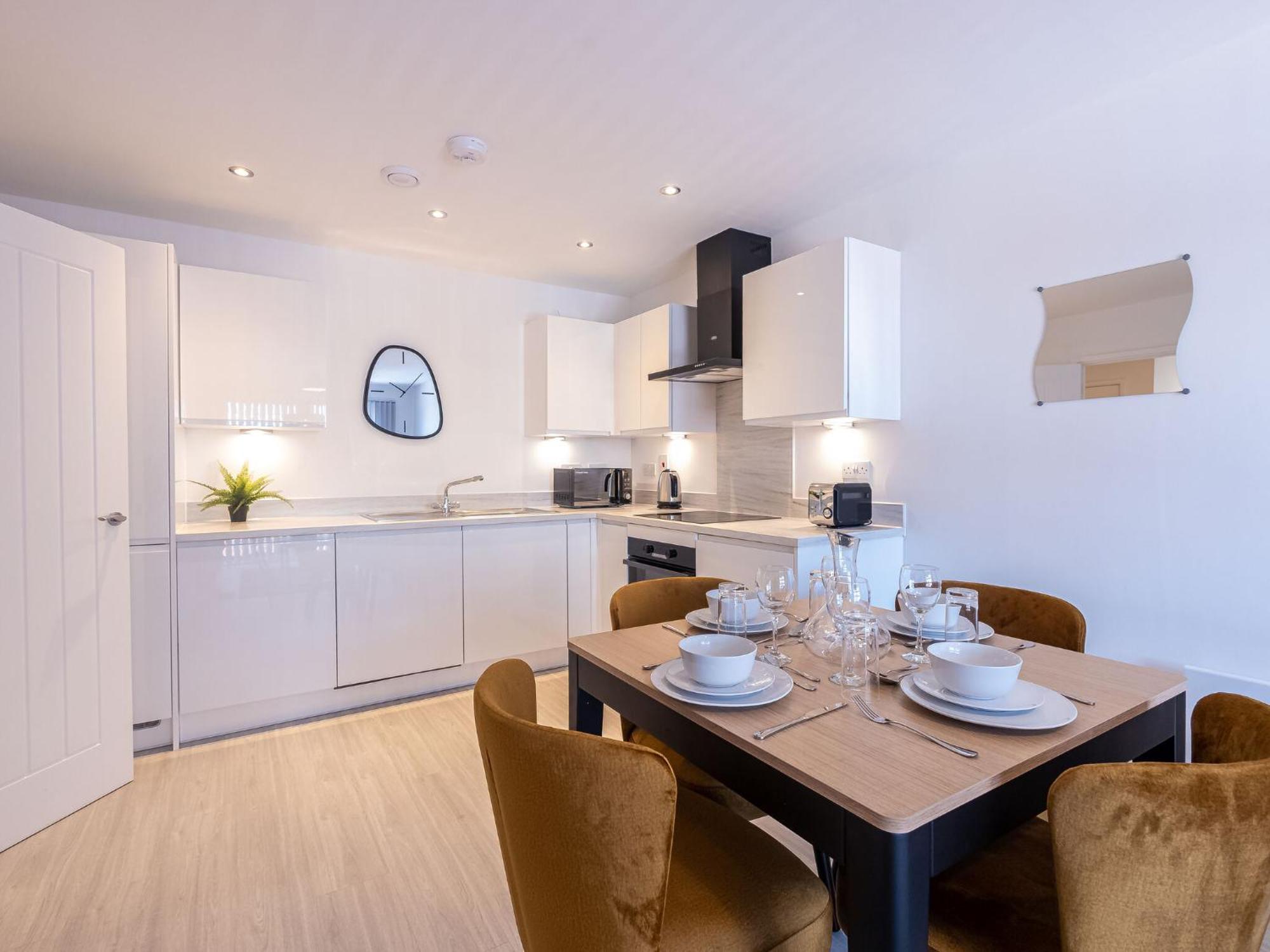 Pristine 1 And 2 Bedroom Apartments Near Business District By Belvilla Бирмингем Экстерьер фото